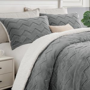 BEDELITE Fluffy Queen Comforter Set - Grey Fleece Soft Comforter for Queen Size Bed, Luxury Warm Bedding Set for Winter, Fuzzy Bed Set 3 Pieces (1 Comforter, 2 Pillowcases)
